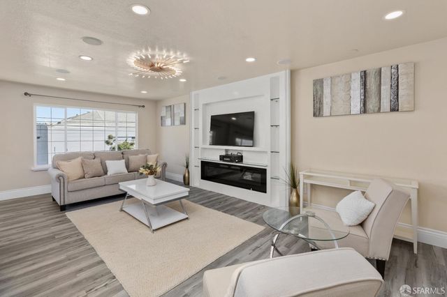 1247 Fitzgerald Avenue, San Francisco, CA 94124