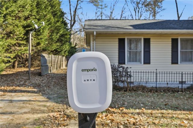 2750 Shell RD, Gloucester, VA 23061