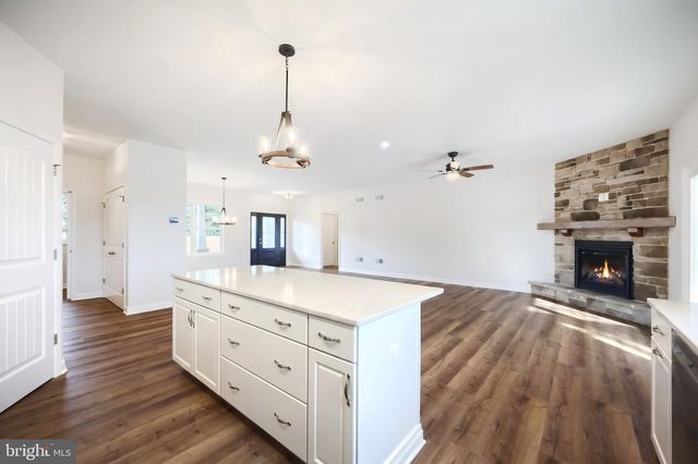 667 BRICKYARD RD, New Oxford, PA 17350