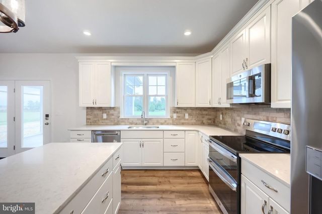 667 BRICKYARD RD, New Oxford, PA 17350