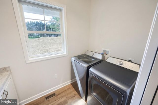 667 BRICKYARD RD, New Oxford, PA 17350