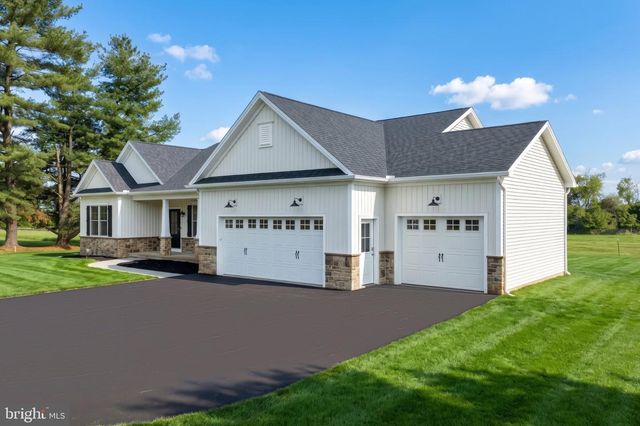 667 BRICKYARD RD, New Oxford, PA 17350