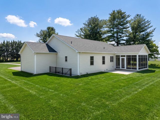 667 BRICKYARD RD, New Oxford, PA 17350