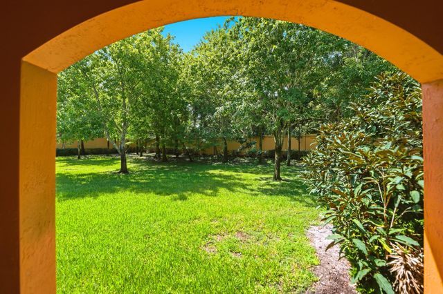 58 SE Palermo Court 104, Stuart, FL 34994