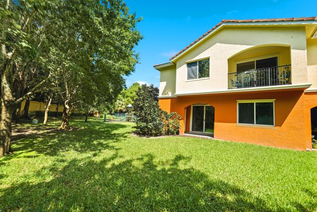 58 SE Palermo Court 104, Stuart, FL 34994