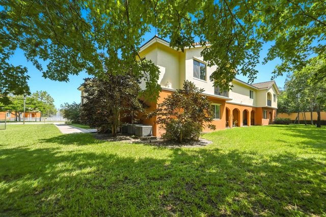 58 SE Palermo Court 104, Stuart, FL 34994