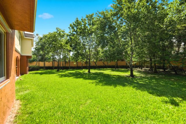 58 SE Palermo Court 104, Stuart, FL 34994