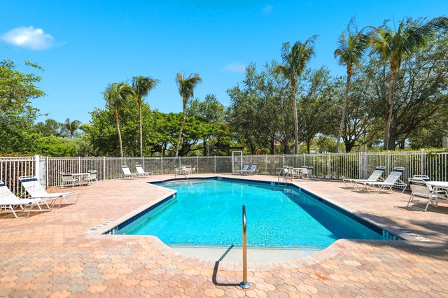 58 SE Palermo Court 104, Stuart, FL 34994