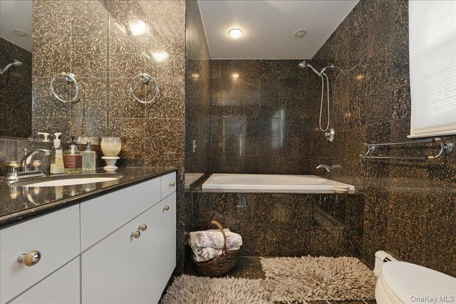 125 Highland Road, Glen Cove, NY 11542