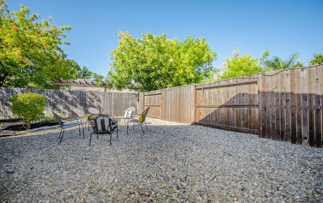 1337 Wawona Ct, Plumas Lake, CA 95961