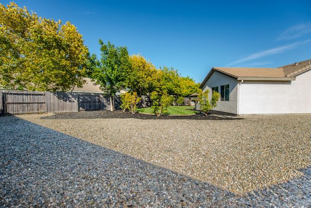 1337 Wawona Ct, Plumas Lake, CA 95961