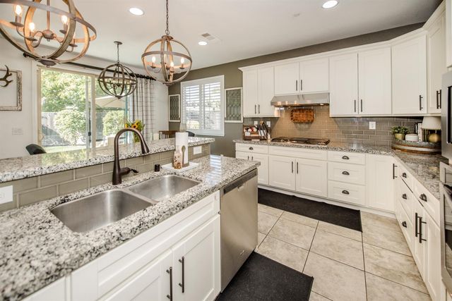 1337 Wawona Ct, Plumas Lake, CA 95961