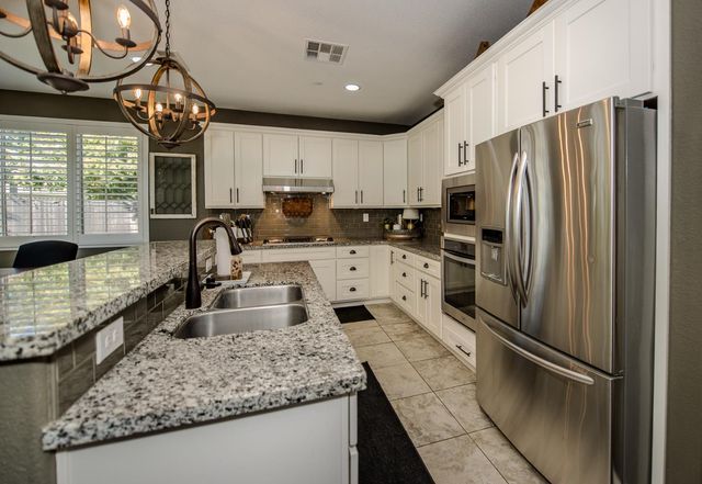 1337 Wawona Ct, Plumas Lake, CA 95961