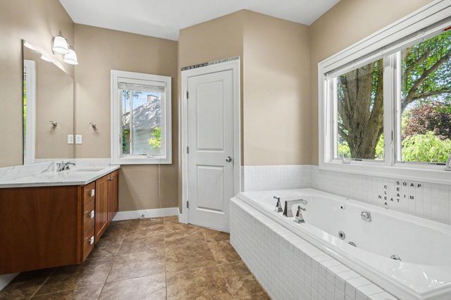 3404 Glenstone Court SE 18, Grand Rapids, MI 49546