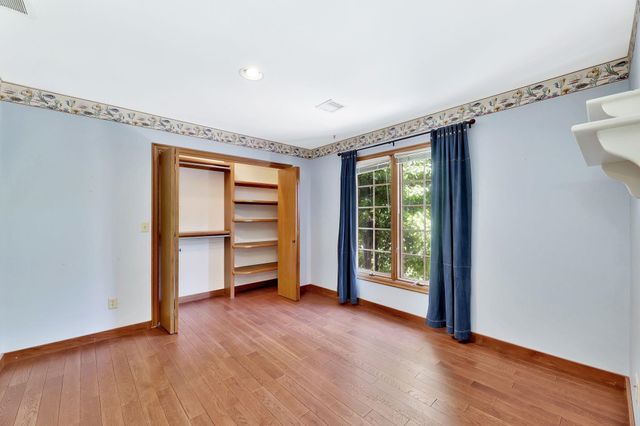 2530 N Greenleaf Ct, Wichita, KS 67226