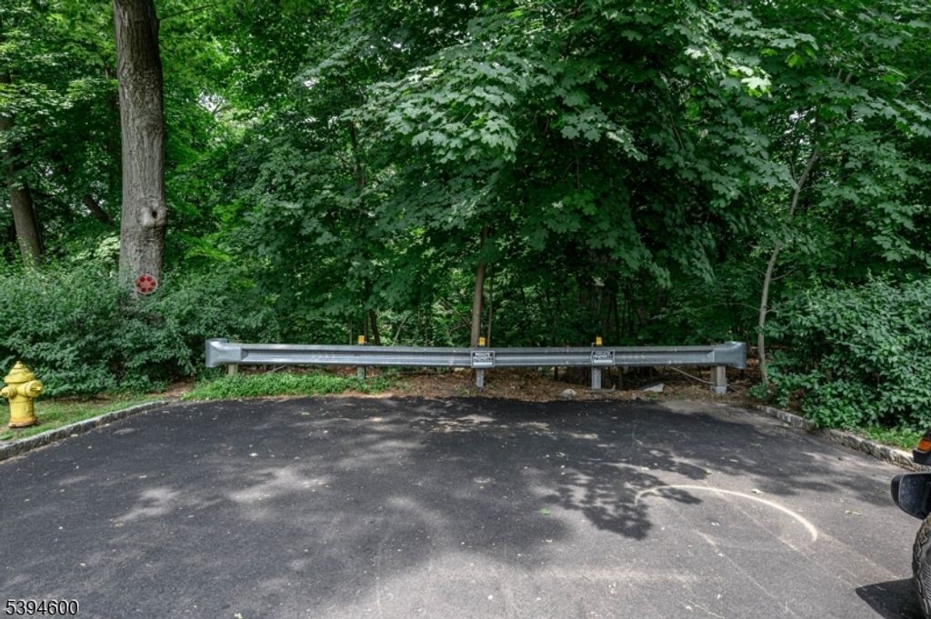 39 Forest Dr, Bloomfield Twp., NJ 07003 — exterior
