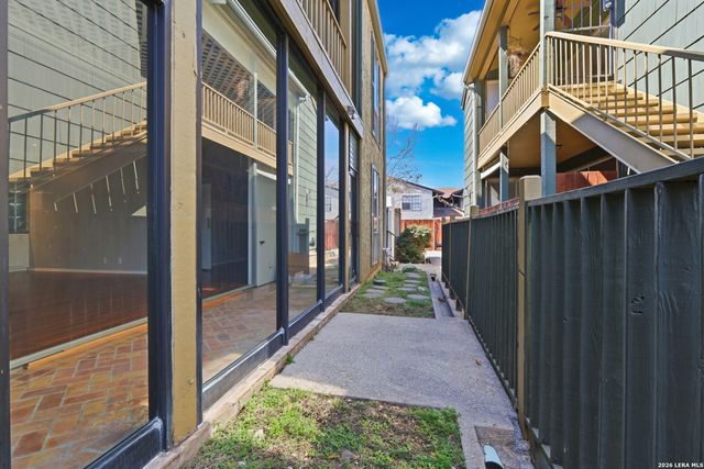 3678 Hidden Dr Apt 902, San Antonio, TX 78217