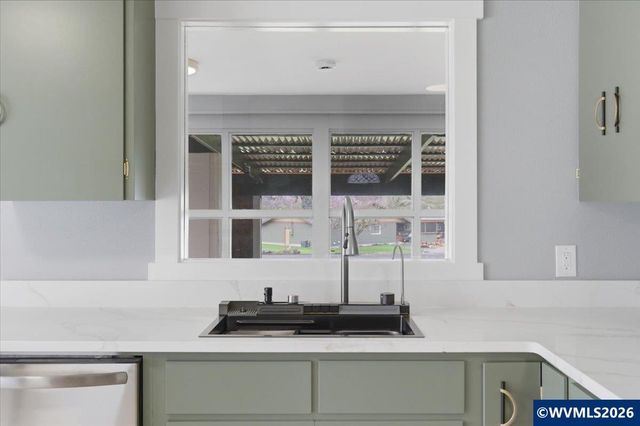 28411 Liberty Rd, Sweet Home, OR 97386