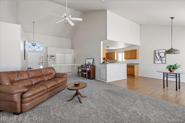 460 Golf Villa Drive 9, Oxford Charter Township, MI 48371