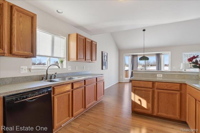 460 Golf Villa Drive 9, Oxford Charter Township, MI 48371