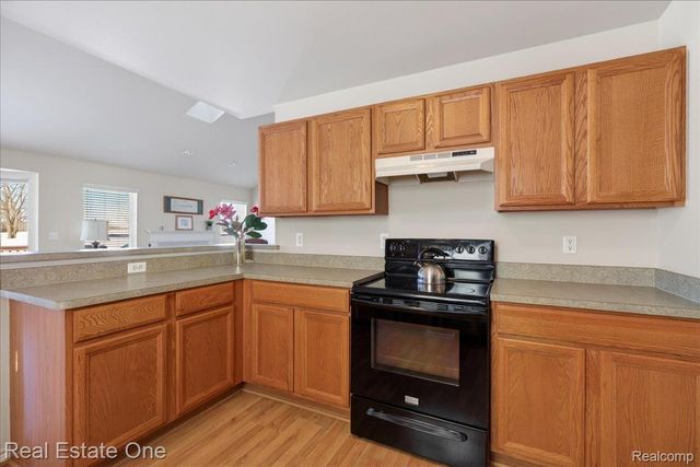 460 Golf Villa Drive 9, Oxford Charter Township, MI 48371