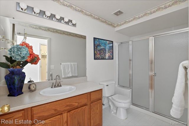 460 Golf Villa Drive 9, Oxford Charter Township, MI 48371