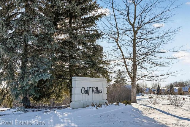 460 Golf Villa Drive 9, Oxford Charter Township, MI 48371