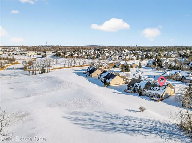 460 Golf Villa Drive 9, Oxford Charter Township, MI 48371