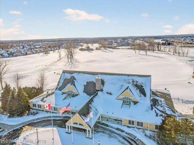 460 Golf Villa Drive 9, Oxford Charter Township, MI 48371