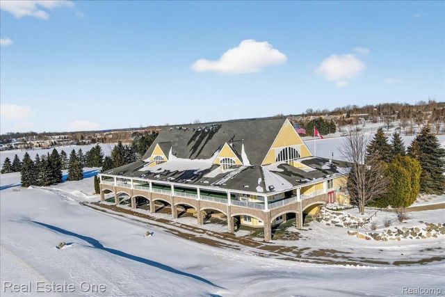 460 Golf Villa Drive 9, Oxford Charter Township, MI 48371