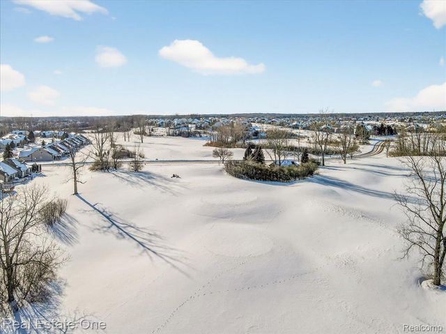 460 Golf Villa Drive 9, Oxford Charter Township, MI 48371