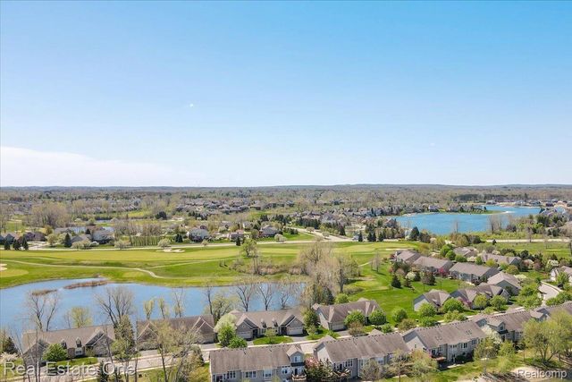 460 Golf Villa Drive 9, Oxford Charter Township, MI 48371