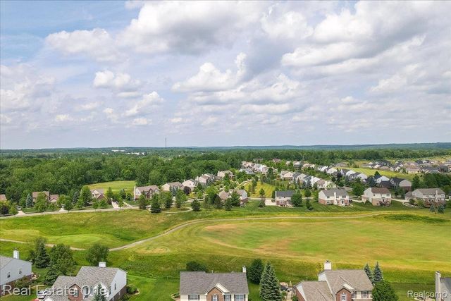 460 Golf Villa Drive 9, Oxford Charter Township, MI 48371