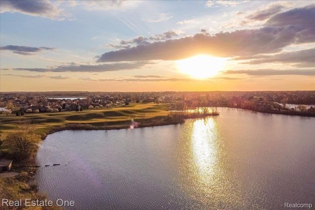 460 Golf Villa Drive 9, Oxford Charter Township, MI 48371