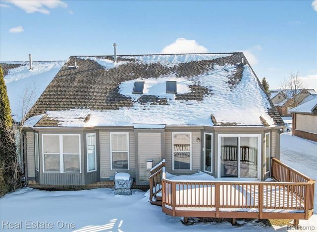 460 Golf Villa Drive 9, Oxford Charter Township, MI 48371