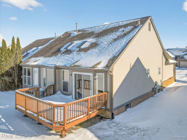 460 Golf Villa Drive 9, Oxford Charter Township, MI 48371