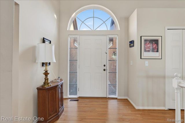 460 Golf Villa Drive 9, Oxford Charter Township, MI 48371