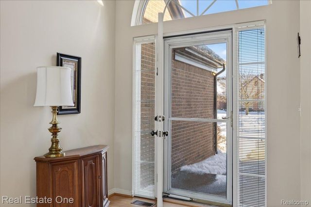 460 Golf Villa Drive 9, Oxford Charter Township, MI 48371