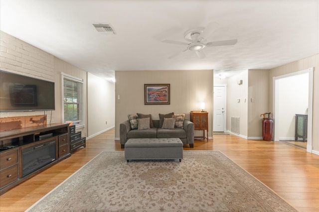 12502 Maxim Drive, Houston, TX 77065