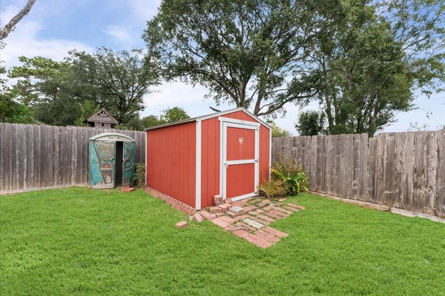 12502 Maxim Drive, Houston, TX 77065