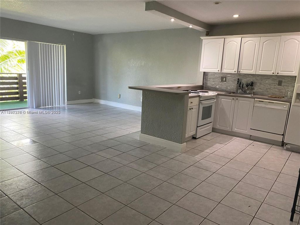 7487 SW 82nd St C309, Miami, FL 33143