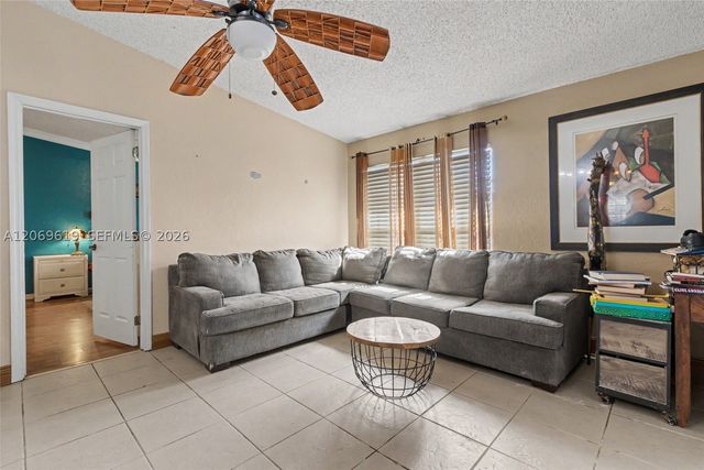 5510 S Lakewood Cir S A, Margate, FL 33063