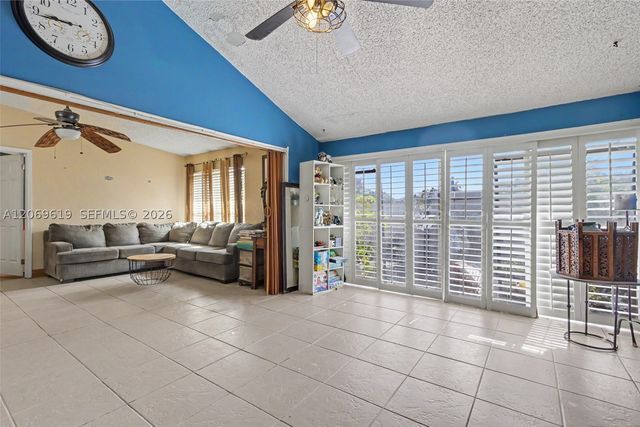 5510 S Lakewood Cir S A, Margate, FL 33063