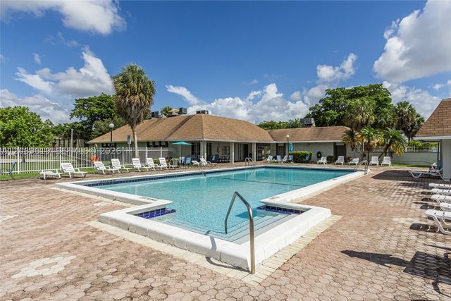 5510 S Lakewood Cir S A, Margate, FL 33063