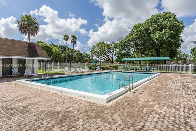 5510 S Lakewood Cir S A, Margate, FL 33063