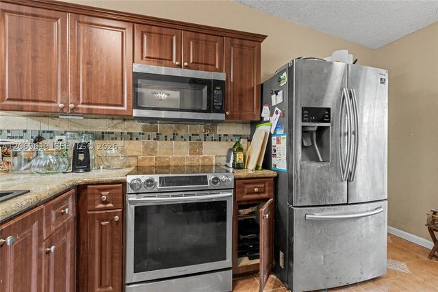 5510 S Lakewood Cir S A, Margate, FL 33063