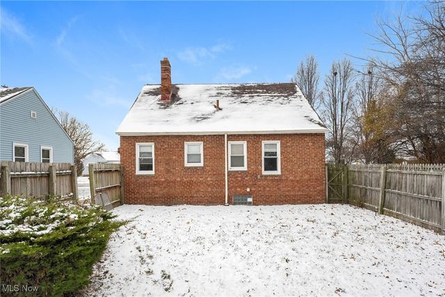 19707 Pawnee Avenue, Cleveland, OH 44119