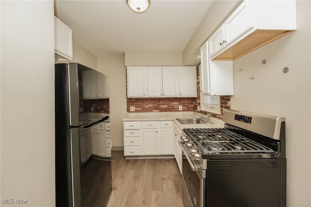 19707 Pawnee Avenue, Cleveland, OH 44119