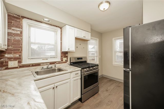 19707 Pawnee Avenue, Cleveland, OH 44119