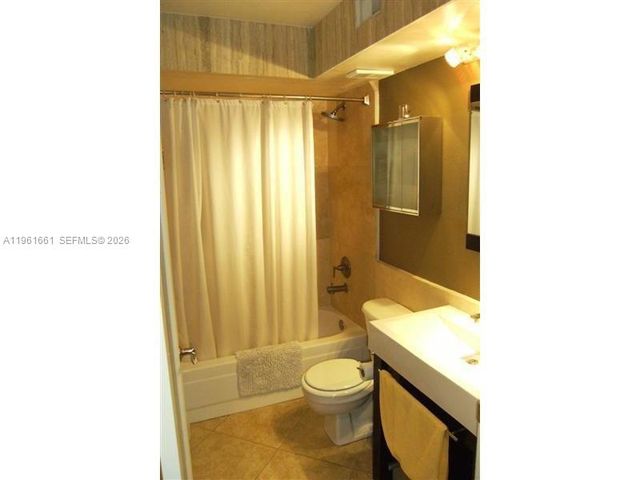 2642 NW 33rd Street 1905, Oakland Park, FL 33309